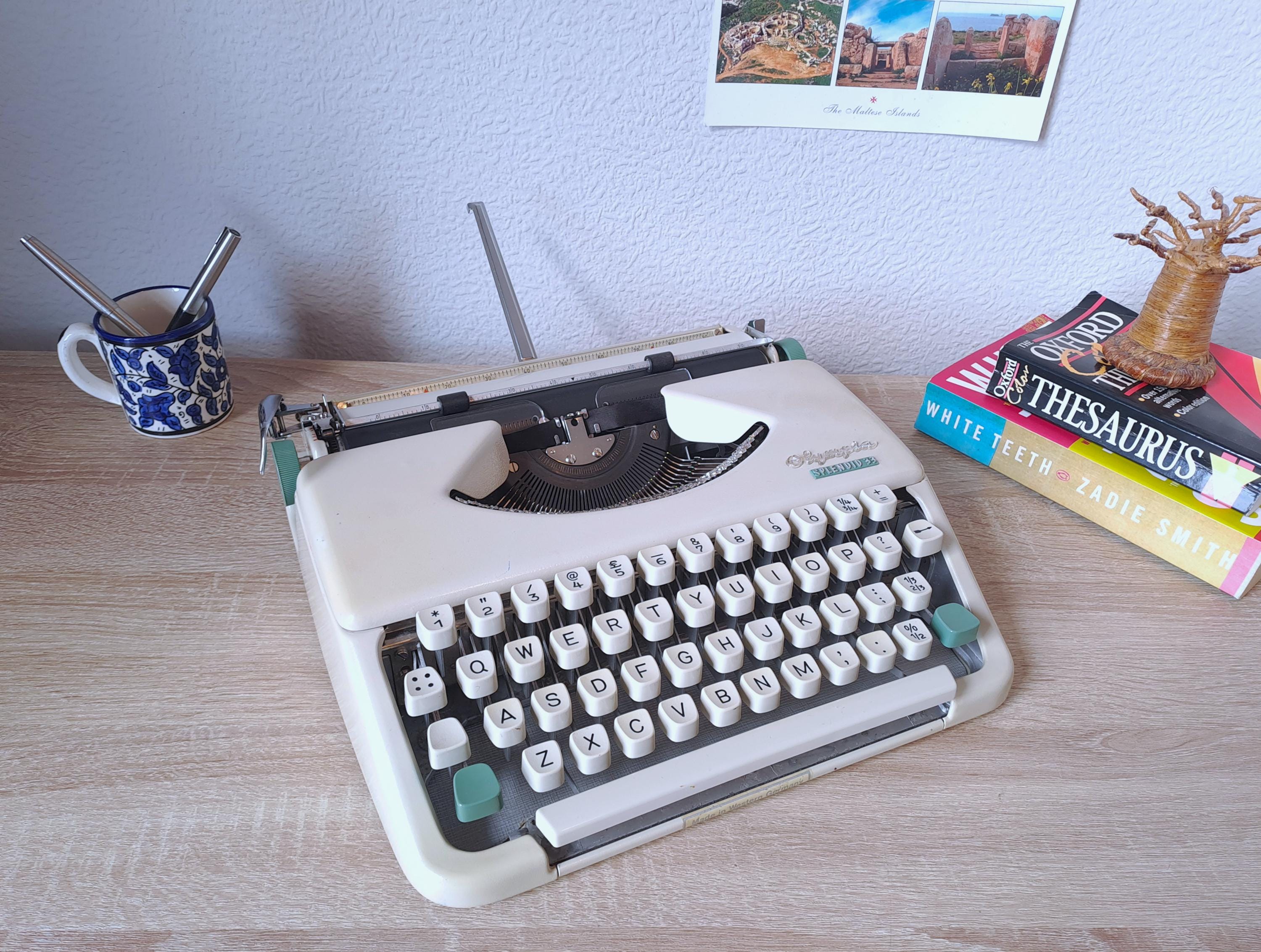 Script (cursive) Olympia Splendid 33 Typewriter
