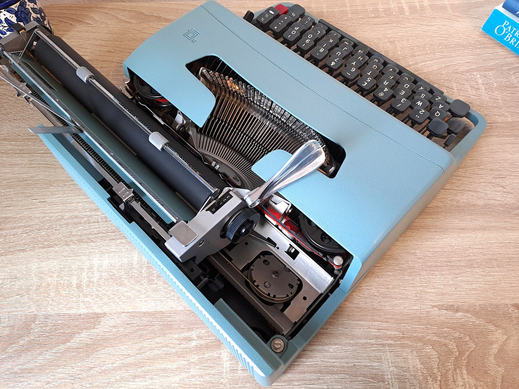 Olivetti Lettera 32 Typewriter