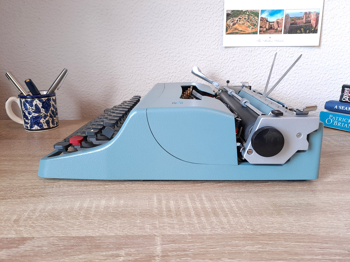 Olivetti Lettera 32 Typewriter