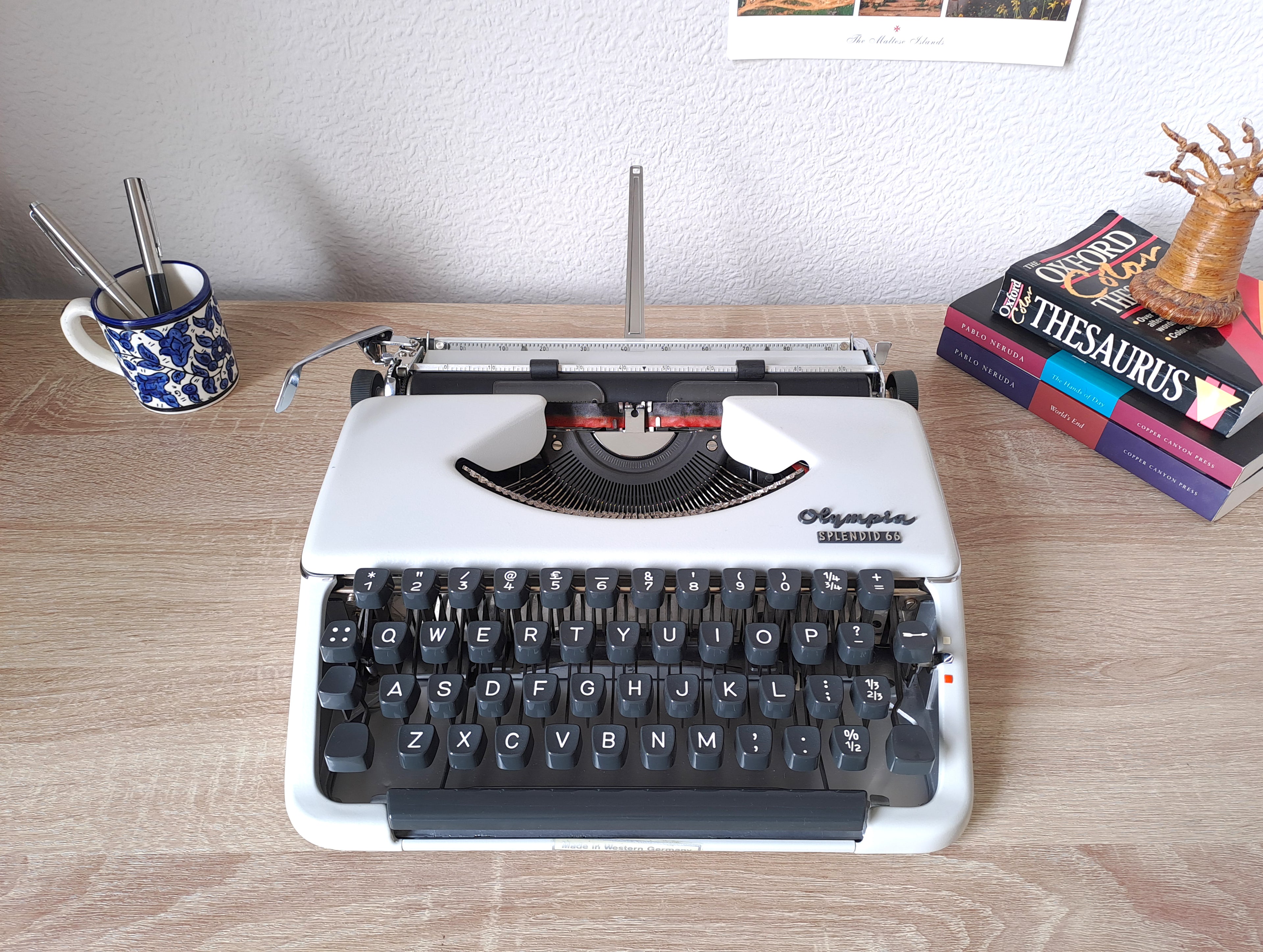 Script (cursive) Olympia Splendid 66 Typewriter
