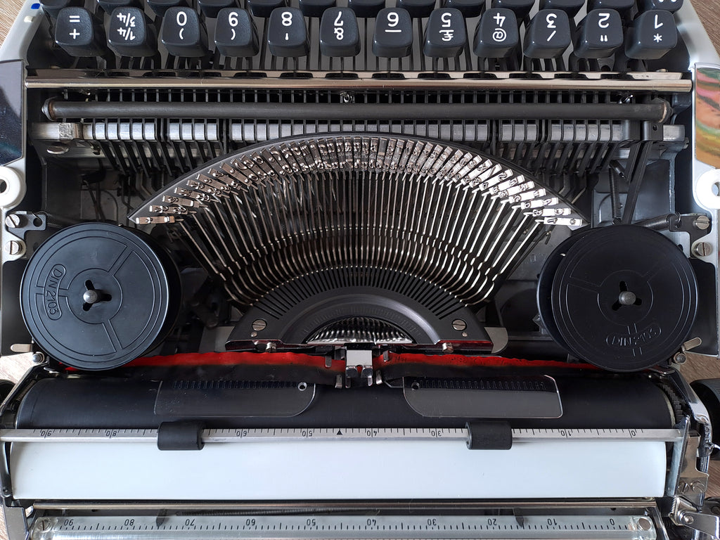 Script (cursive) Olympia Splendid 66 Typewriter