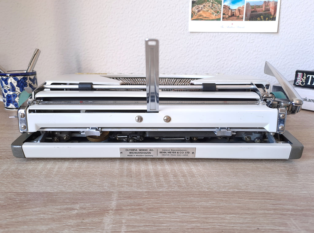 Italic Olympia SF Typewriter