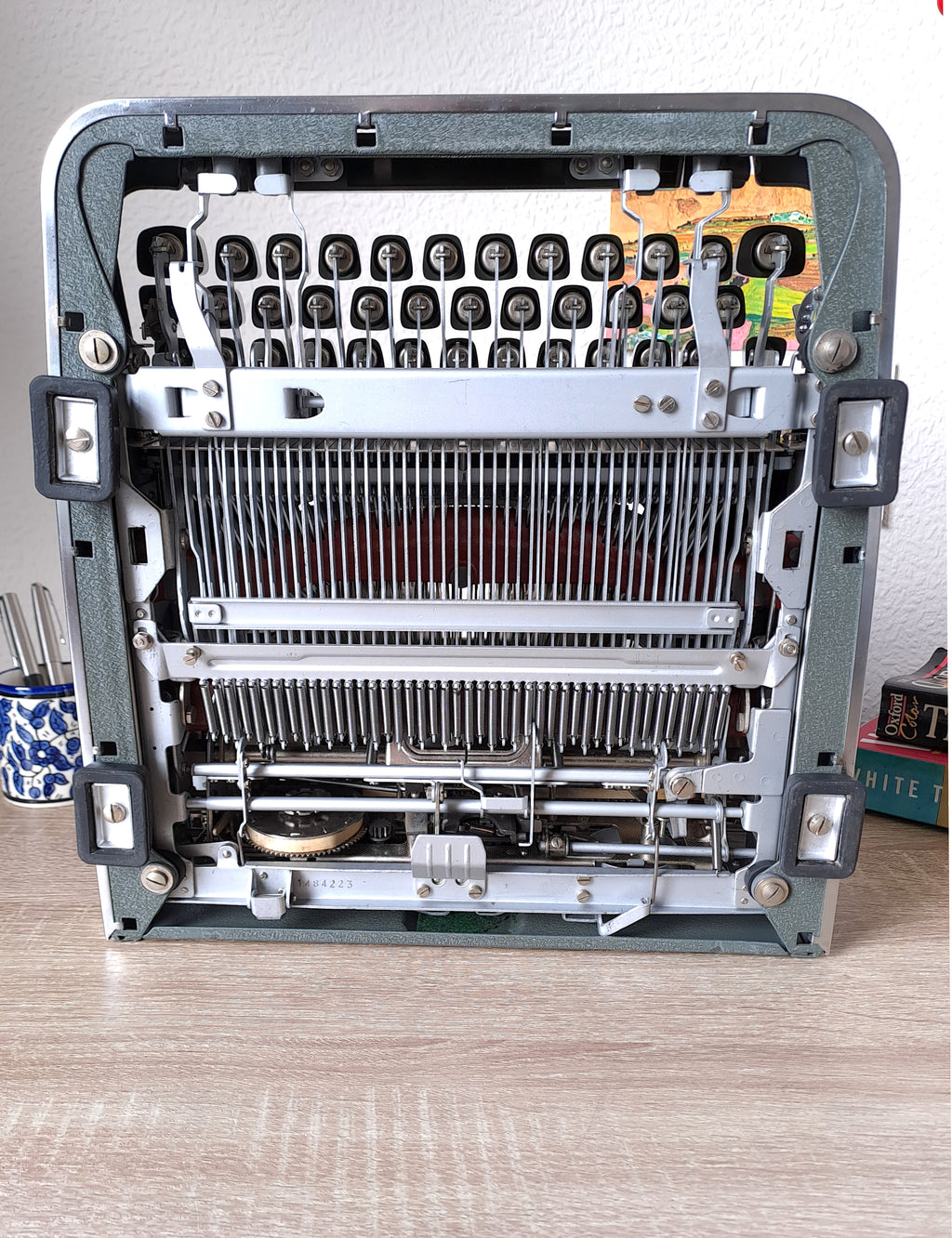 Olympia SM4 Typewriter, New Platen