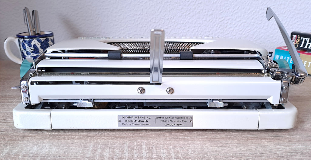 Olympia Splendid 66 Typewriter
