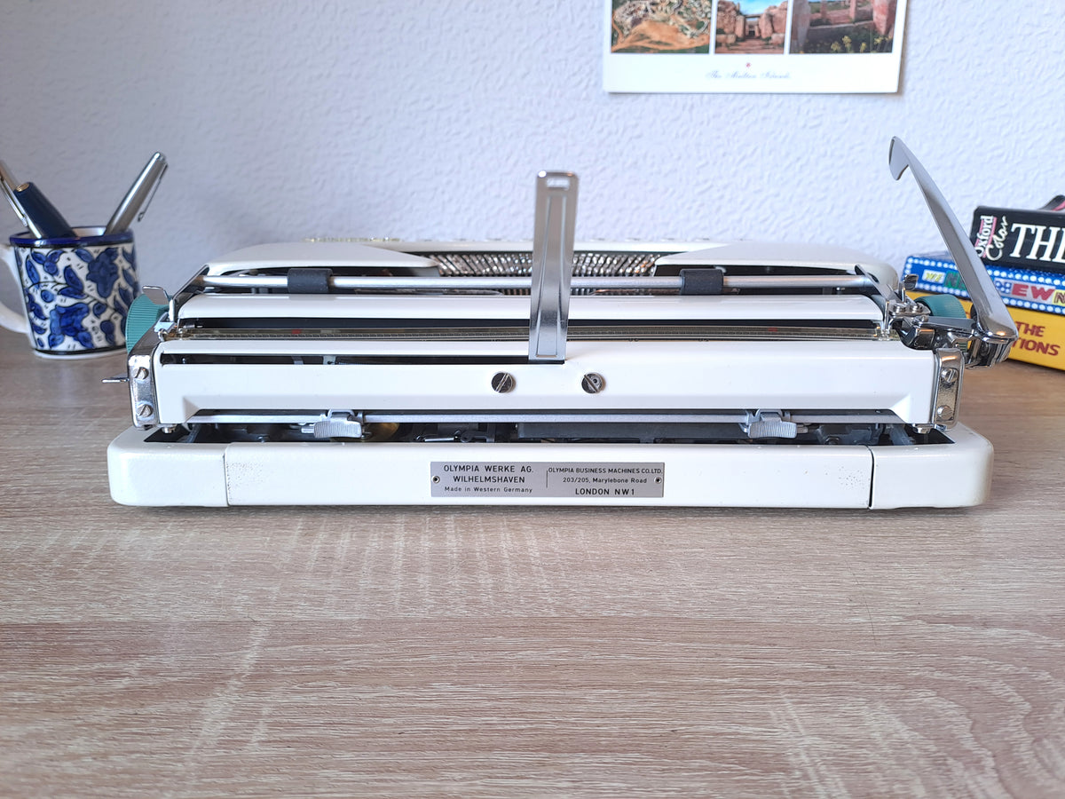 (RESERVED) Italic Olympia Splendid 66 Typewriter