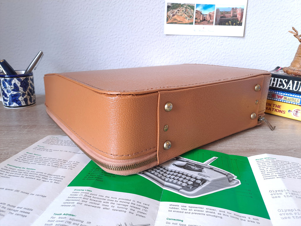 (RESERVED) Italic Olympia Splendid 66 Typewriter