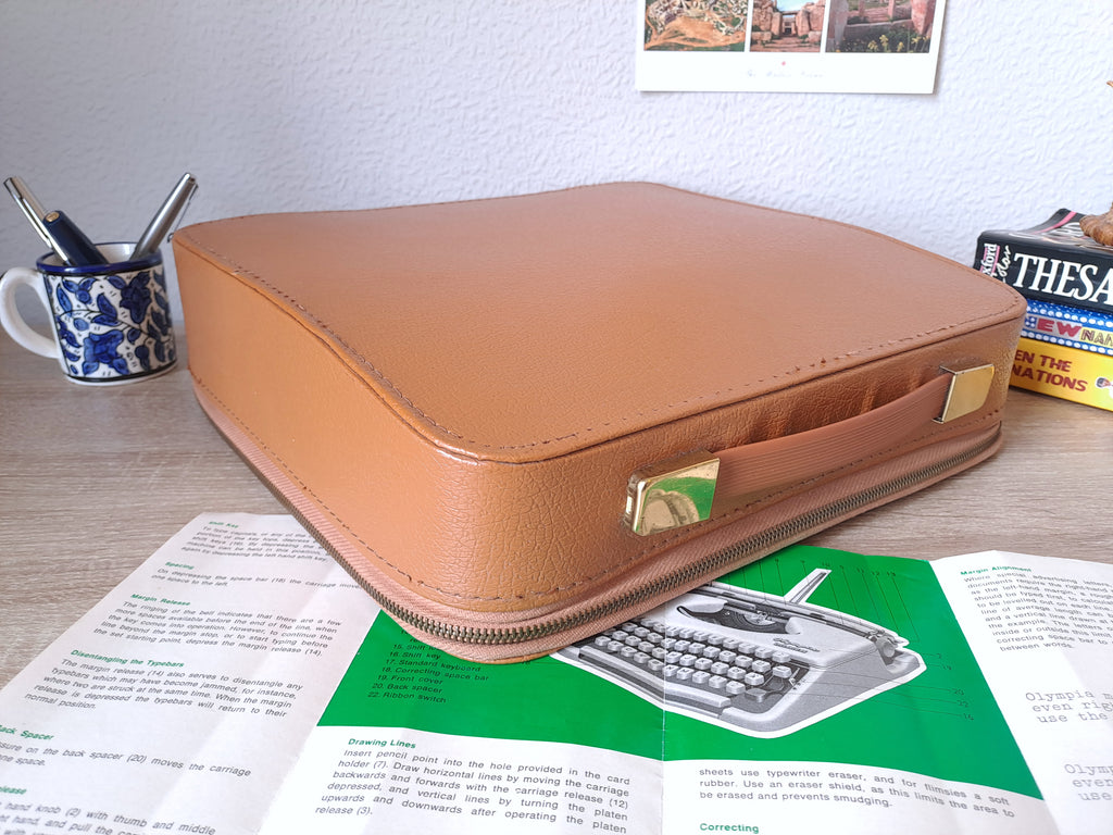 (RESERVED) Italic Olympia Splendid 66 Typewriter
