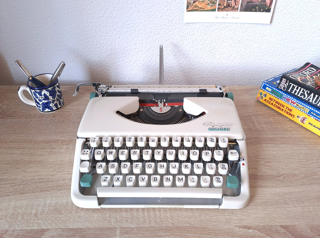 Olympia Splendid 66 typewriter with italic typeface, front view