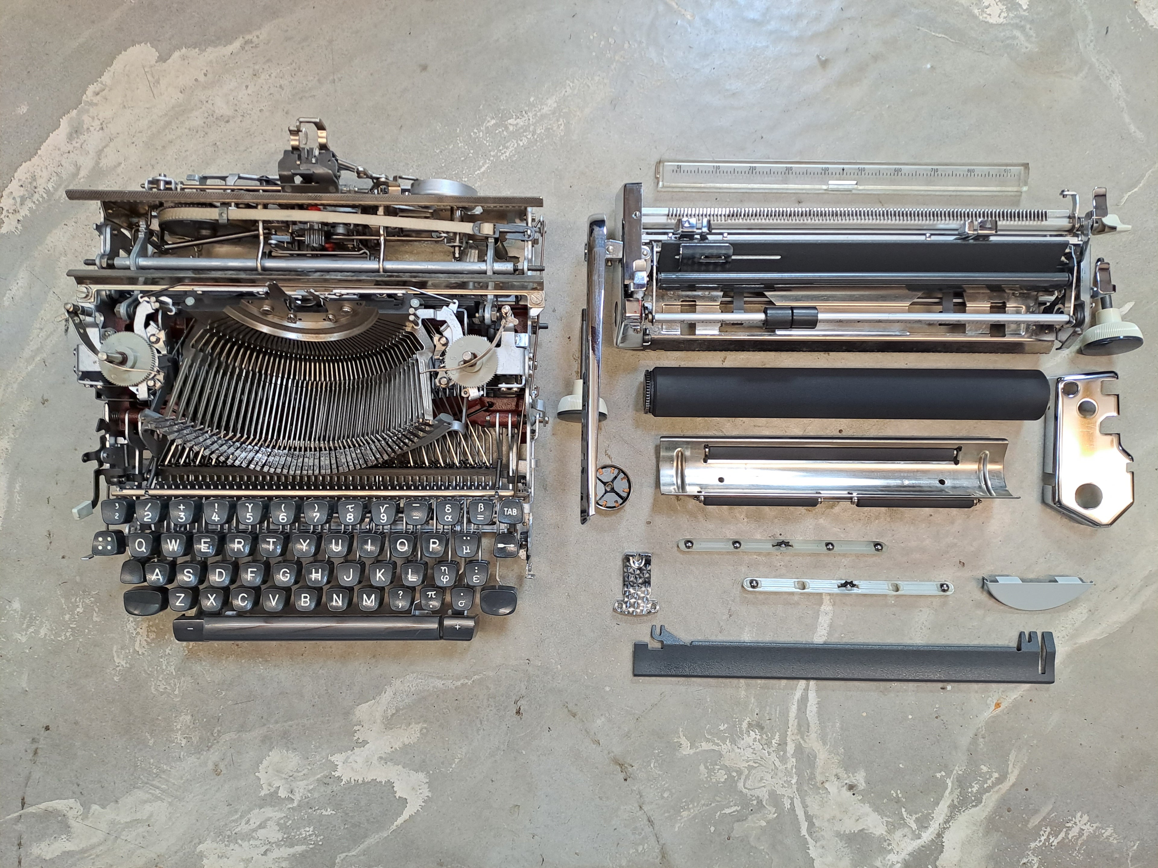 Math/Sciences Olympia SM9 Typewriter