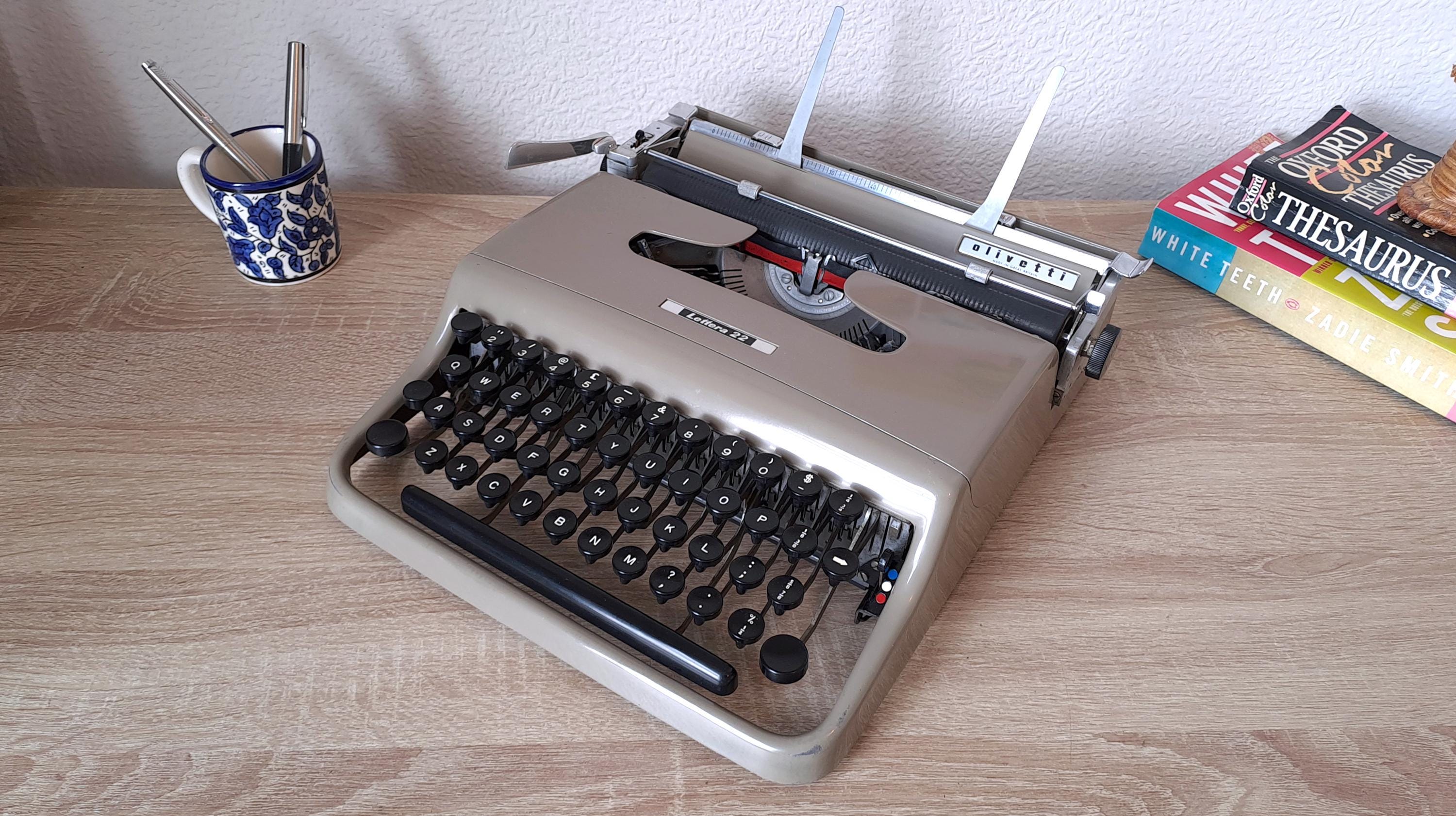 Olivetti Lettera 22 Typewriter